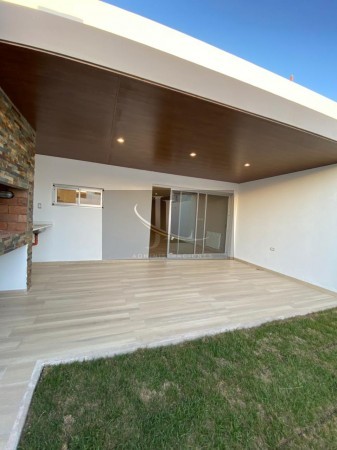 DUPLEX EN VENTA SOLARES DE MANANTIALES 