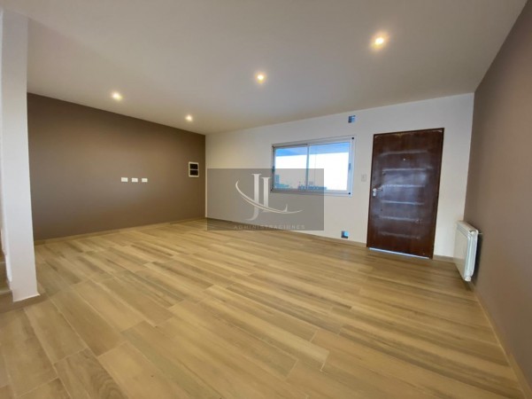 DUPLEX EN VENTA SOLARES DE MANANTIALES 