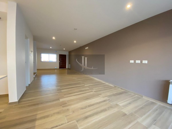 DUPLEX EN VENTA SOLARES DE MANANTIALES 